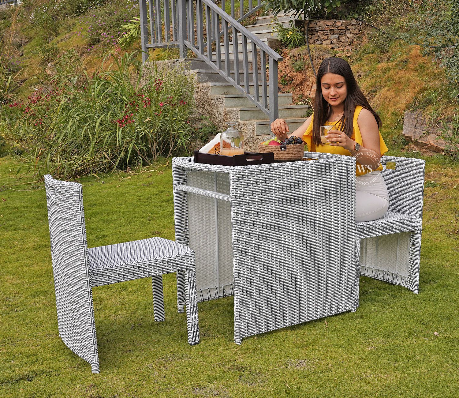 Crossica Compact 2 Seater Outdoor Set